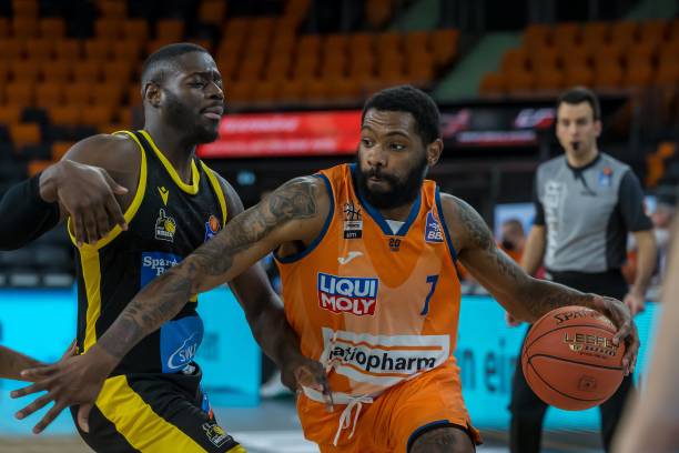 遏制对方威 遏制对方威