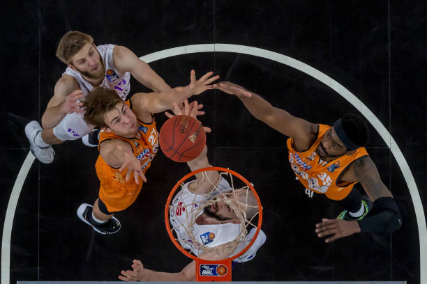 着年轻球员 着年轻球员